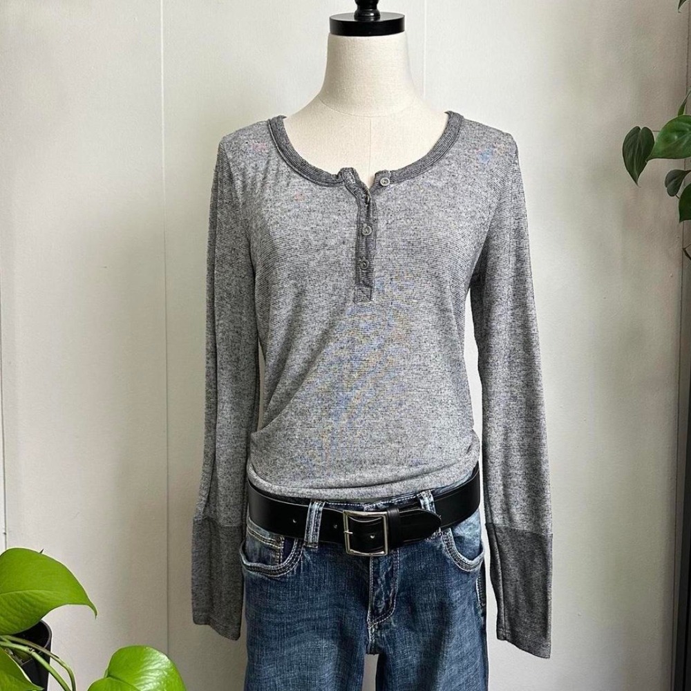 Charlotte Russe Vintage 90s Gray Long Sleeve Metal Button Henley Top Medium USA